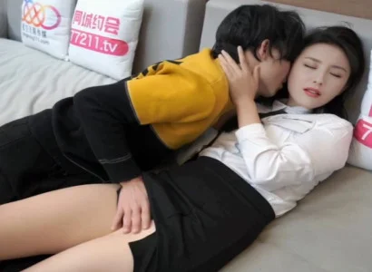 Cô nhân viên văn phòng bí mật chén sếp vì tiền