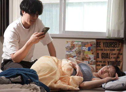 Gã này ham muốn nhìn người yêu ngoại tình